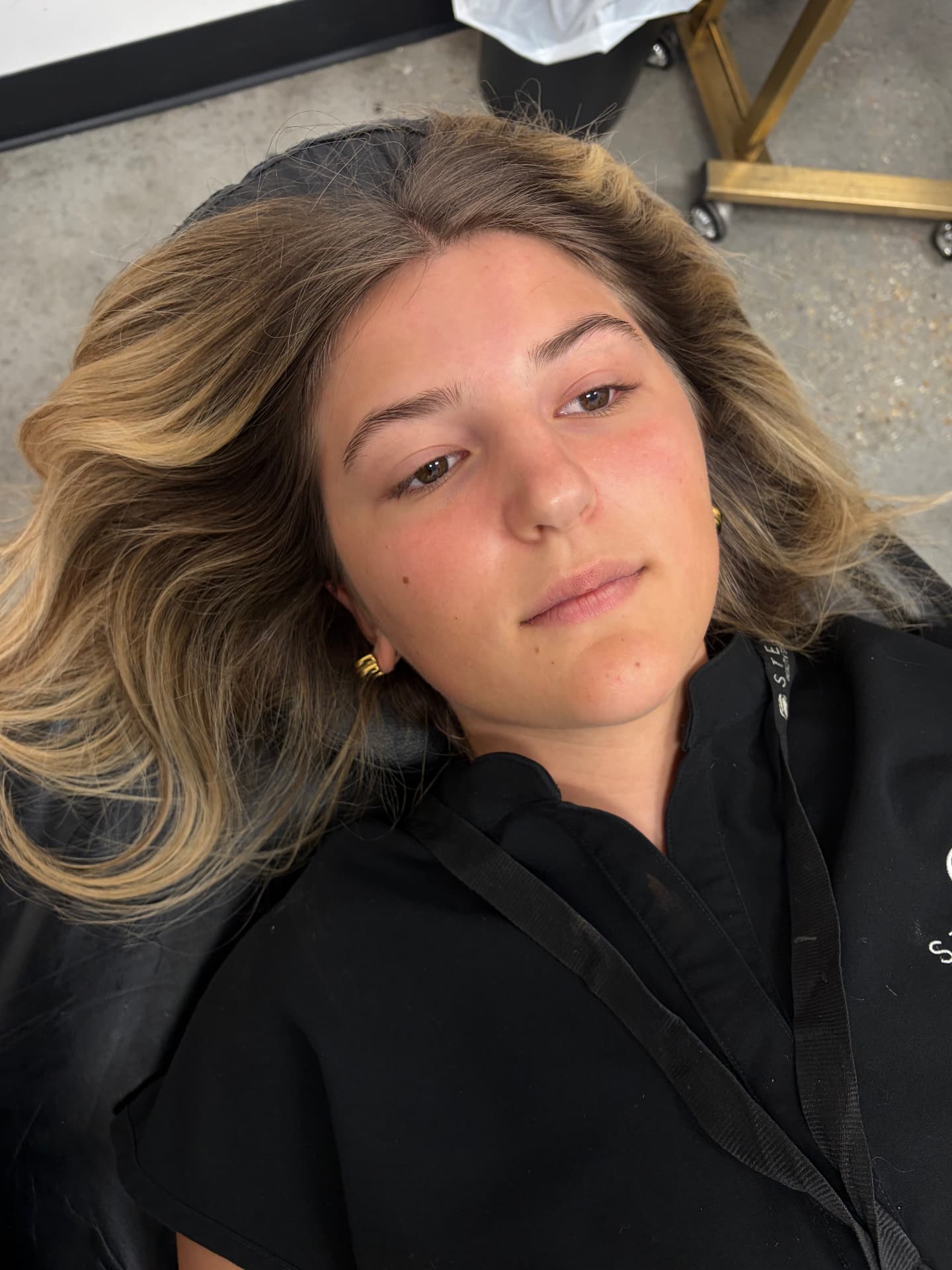 Brow sculpt before and after — brunette client — before