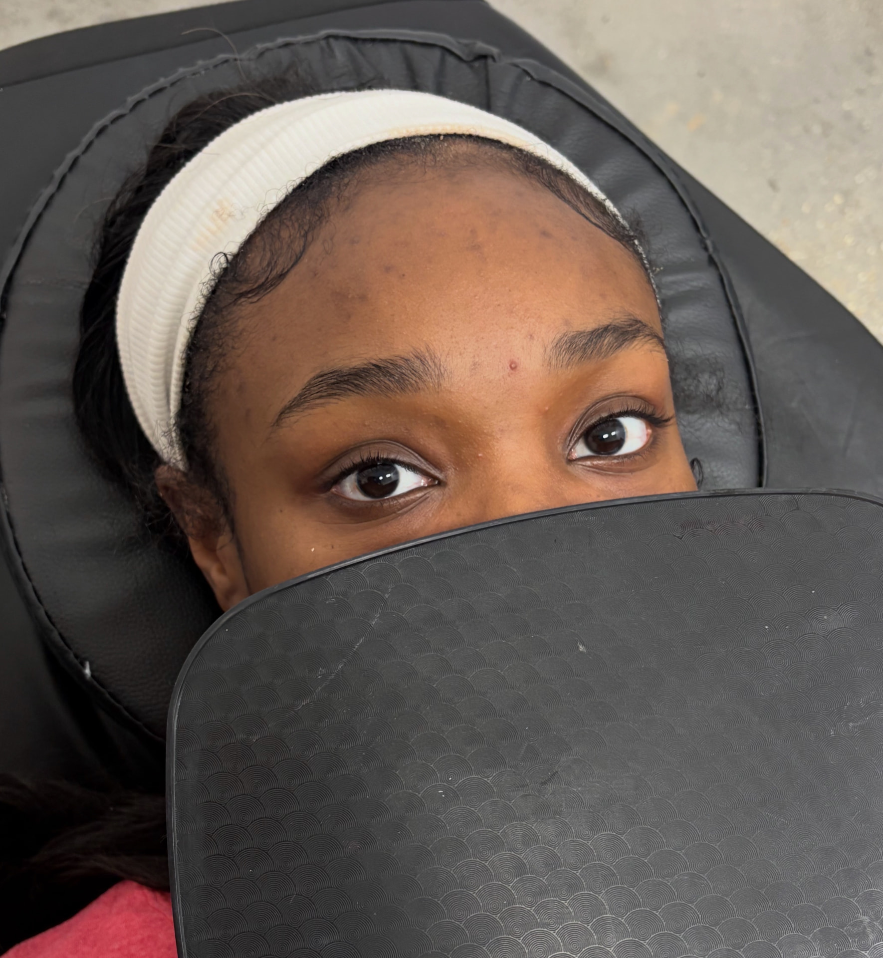 Brow sculpt before and after — dark skin client — before
